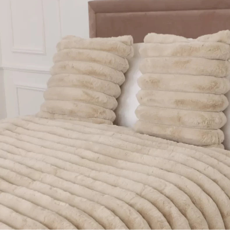 Flurri Blanket and Pillow Set